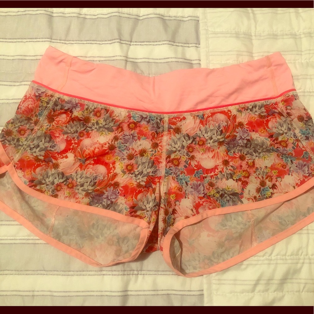 Lululemon women’s floral shorts